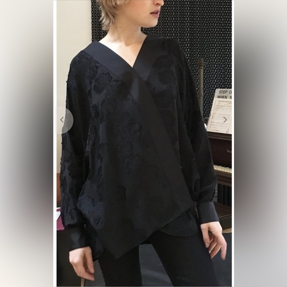 Smythe Jacquard Kimono Blouse - Picture 7 of 8